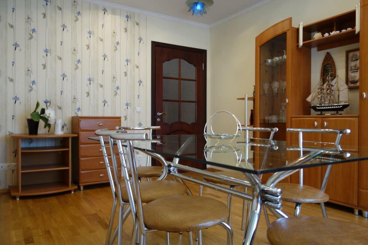 Сучасний Котедж У Центрі Сваляви Svalyava Ngoại thất bức ảnh